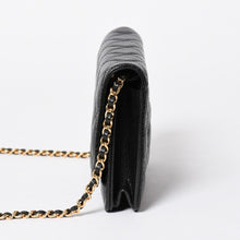 将图片加载到图库查看器中。 新品同様 CHANEL シャネル チェーンウォレット 長財布 AP0250 27番台 ココマーク キャビアスキン ブラック ゴールド金具 中古 4a006405