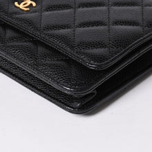 将图片加载到图库查看器中。 新品同様 CHANEL シャネル チェーンウォレット 長財布 AP0250 27番台 ココマーク キャビアスキン ブラック ゴールド金具 中古 4a006405