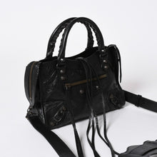 Load the image into the gallery viewer. 極美品 BALENCIAGA バレンシアガ クラシック ミニシティ ナイロン レザー 2WAY ハンドバッグ ショルダーバッグ ブラック 300295 中古 4a006411