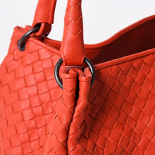 将图片加载到图库查看器中。 極美品 BOTTEGAVENETA ボッテガヴェネタ ハンドバッグ イントレチャート B064D5328B レッド マットブラック金具 中古 4a006519