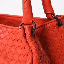 将图片加载到图库查看器中。 極美品 BOTTEGAVENETA ボッテガヴェネタ ハンドバッグ イントレチャート B064D5328B レッド マットブラック金具 中古 4a006519