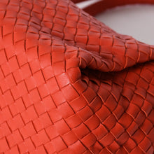 将图片加载到图库查看器中。 極美品 BOTTEGAVENETA ボッテガヴェネタ ハンドバッグ イントレチャート B064D5328B レッド マットブラック金具 中古 4a006519