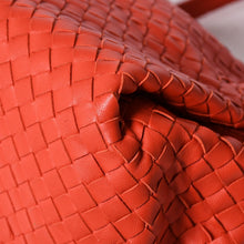 将图片加载到图库查看器中。 極美品 BOTTEGAVENETA ボッテガヴェネタ ハンドバッグ イントレチャート B064D5328B レッド マットブラック金具 中古 4a006519