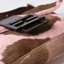 Load the image into the gallery viewer. 極美品 FENDI フェンディ マンマバケット ワンショルダーバッグ ハラコ 26424 ピンク ブラウン 中古 4a006404