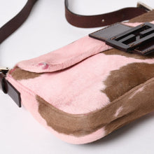Load the image into the gallery viewer. 極美品 FENDI フェンディ マンマバケット ワンショルダーバッグ ハラコ 26424 ピンク ブラウン 中古 4a006404