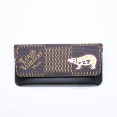 極美品 LOUIS VUITTON×NIGO ルイヴィトン ニゴ エテュイ リュネット ウッディー メガネケース GI0497 ブラウン シルバー金具 中古 4a006455
