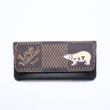 Load the image into the gallery viewer. 極美品 LOUIS VUITTON×NIGO ルイヴィトン ニゴ エテュイ リュネット ウッディー メガネケース GI0497 ブラウン シルバー金具 中古 4a006455