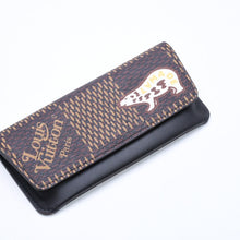 Load the image into the gallery viewer. 極美品 LOUIS VUITTON×NIGO ルイヴィトン ニゴ エテュイ リュネット ウッディー メガネケース GI0497 ブラウン シルバー金具 中古 4a006455