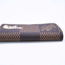 Load the image into the gallery viewer. 極美品 LOUIS VUITTON×NIGO ルイヴィトン ニゴ エテュイ リュネット ウッディー メガネケース GI0497 ブラウン シルバー金具 中古 4a006455