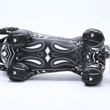 Load the image into the gallery viewer. 極美品 MCM エムシーエム ヴィセトス ドール ダックスフンド ぬいぐるみ ペイズリー柄 インテリア 置物 PVC ブラック 中古 4a006407