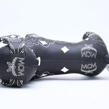 Load the image into the gallery viewer. 極美品 MCM エムシーエム ヴィセトス ドール ダックスフンド ぬいぐるみ ペイズリー柄 インテリア 置物 PVC ブラック 中古 4a006407