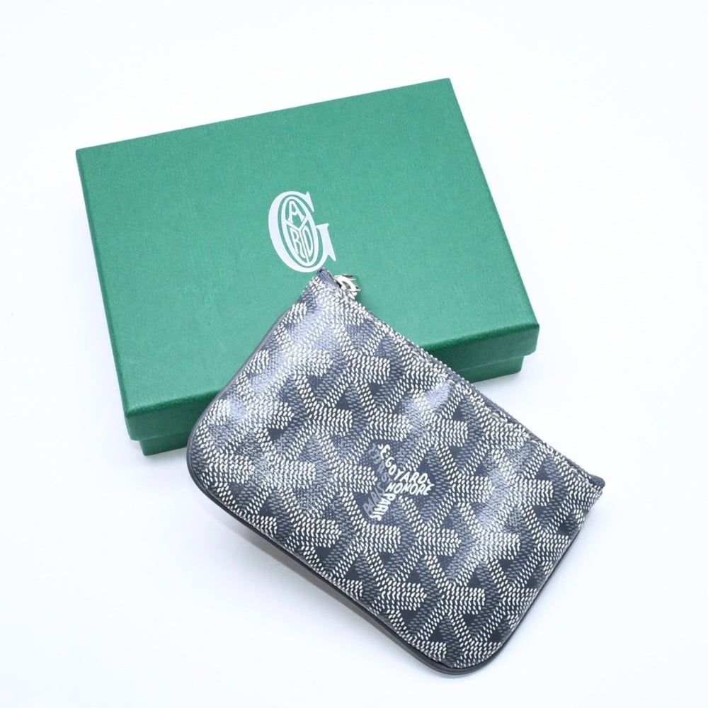 新品同様品 GOYARD ゴヤール コインケース Senat Nano Key Pouch セナ ナノ キーポーチ グレー シルバー金具 中古 4a006476