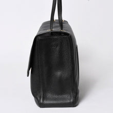 Load the image into the gallery viewer. 新品未使用 26年 CHANEL シャネル マキシハンドバッグ ランダム番台 AS6231 ココマーク グレインカーフスキン ブラック ゴールド金具 中古 4a006556