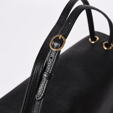 Load the image into the gallery viewer. 新品未使用 26年 CHANEL シャネル マキシハンドバッグ ランダム番台 AS6231 ココマーク グレインカーフスキン ブラック ゴールド金具 中古 4a006556