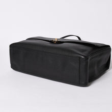 Load the image into the gallery viewer. 新品未使用 26年 CHANEL シャネル マキシハンドバッグ ランダム番台 AS6231 ココマーク グレインカーフスキン ブラック ゴールド金具 中古 4a006556