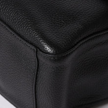 Load the image into the gallery viewer. 新品未使用 26年 CHANEL シャネル マキシハンドバッグ ランダム番台 AS6231 ココマーク グレインカーフスキン ブラック ゴールド金具 中古 4a006556
