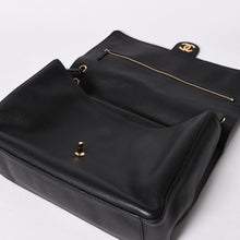 Load the image into the gallery viewer. 新品未使用 26年 CHANEL シャネル マキシハンドバッグ ランダム番台 AS6231 ココマーク グレインカーフスキン ブラック ゴールド金具 中古 4a006556