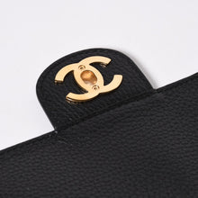 Load the image into the gallery viewer. 新品未使用 26年 CHANEL シャネル マキシハンドバッグ ランダム番台 AS6231 ココマーク グレインカーフスキン ブラック ゴールド金具 中古 4a006556
