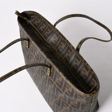 Load the image into the gallery viewer. 極美品 FENDI フェンディ ズッカ柄 トートバッグ AT23605 ホログラムシール付き PVC ブラウン イエロー ゴールド金具 中古 4a006494