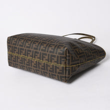 Load the image into the gallery viewer. 極美品 FENDI フェンディ ズッカ柄 トートバッグ AT23605 ホログラムシール付き PVC ブラウン イエロー ゴールド金具 中古 4a006494
