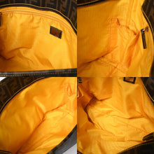 Load the image into the gallery viewer. 極美品 FENDI フェンディ ズッカ柄 トートバッグ AT23605 ホログラムシール付き PVC ブラウン イエロー ゴールド金具 中古 4a006494