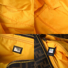 Load the image into the gallery viewer. 極美品 FENDI フェンディ ズッカ柄 トートバッグ AT23605 ホログラムシール付き PVC ブラウン イエロー ゴールド金具 中古 4a006494