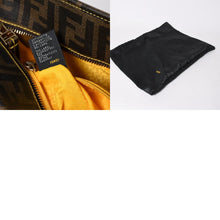 Load the image into the gallery viewer. 極美品 FENDI フェンディ ズッカ柄 トートバッグ AT23605 ホログラムシール付き PVC ブラウン イエロー ゴールド金具 中古 4a006494