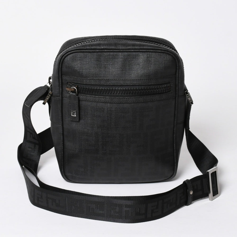 極美品 FENDI フェンディ ズッカ FFロゴ クロスボディ ショルダーバッグ 7VA232 PVC ブラック ブラックメタル金具 中古 4a006498