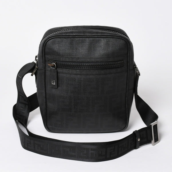 極美品 FENDI フェンディ ズッカ FFロゴ クロスボディ ショルダーバッグ 7VA232 PVC ブラック ブラックメタル金具 中古 4a006498
