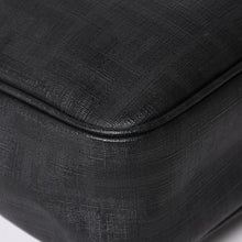 Load the image into the gallery viewer. 極美品 FENDI フェンディ ズッカ FFロゴ クロスボディ ショルダーバッグ 7VA232 PVC ブラック ブラックメタル金具 中古 4a006498