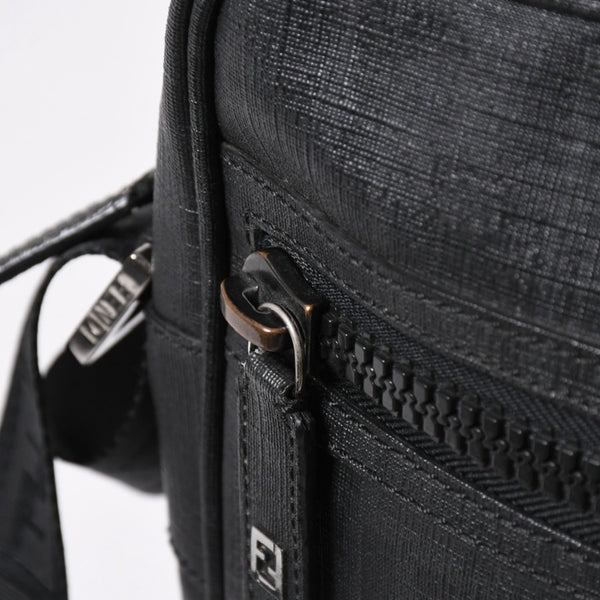 極美品 FENDI フェンディ ズッカ FFロゴ クロスボディ ショルダーバッグ 7VA232 PVC ブラック ブラックメタル金具 中古 4a006498