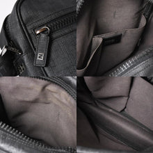 Load the image into the gallery viewer. 極美品 FENDI フェンディ ズッカ FFロゴ クロスボディ ショルダーバッグ 7VA232 PVC ブラック ブラックメタル金具 中古 4a006498