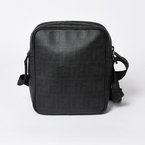 極美品 FENDI フェンディ ズッカ FFロゴ クロスボディ ショルダーバッグ 7VA232 PVC ブラック ブラックメタル金具 中古 4a006498