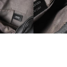 Load the image into the gallery viewer. 極美品 FENDI フェンディ ズッカ FFロゴ クロスボディ ショルダーバッグ 7VA232 PVC ブラック ブラックメタル金具 中古 4a006498
