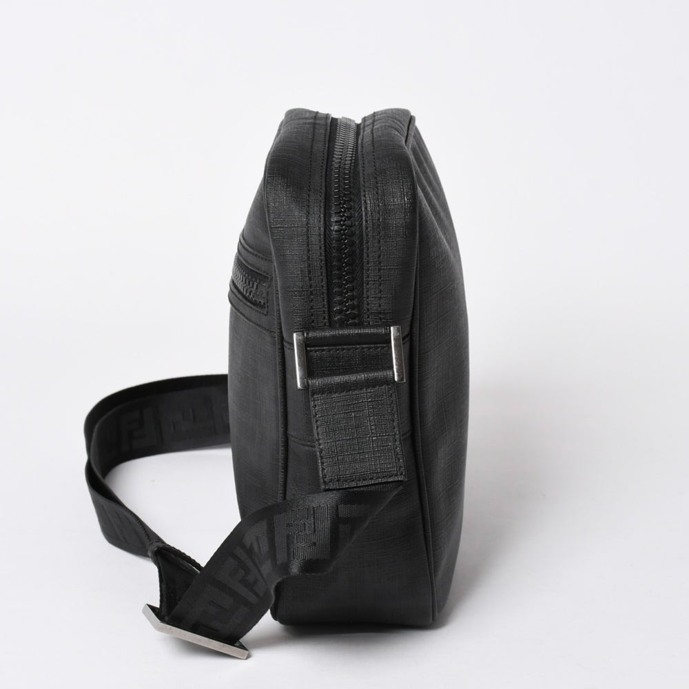 極美品 FENDI フェンディ ズッカ FFロゴ クロスボディ ショルダーバッグ 7VA232 PVC ブラック ブラックメタル金具 中古 4a006498