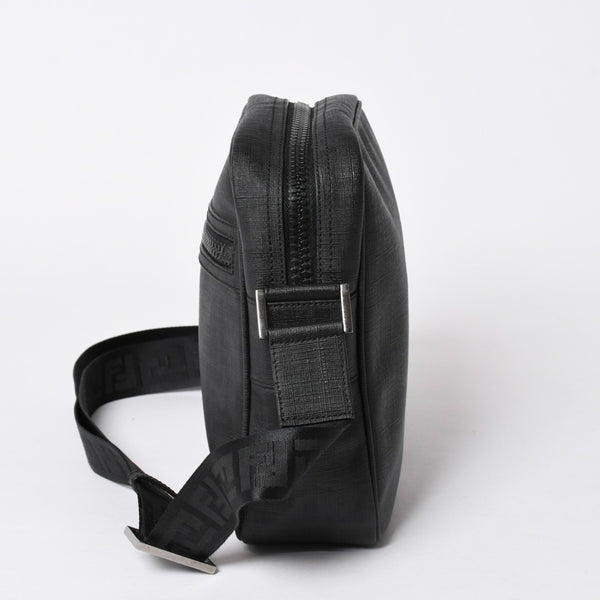極美品 FENDI フェンディ ズッカ FFロゴ クロスボディ ショルダーバッグ 7VA232 PVC ブラック ブラックメタル金具 中古 4a006498