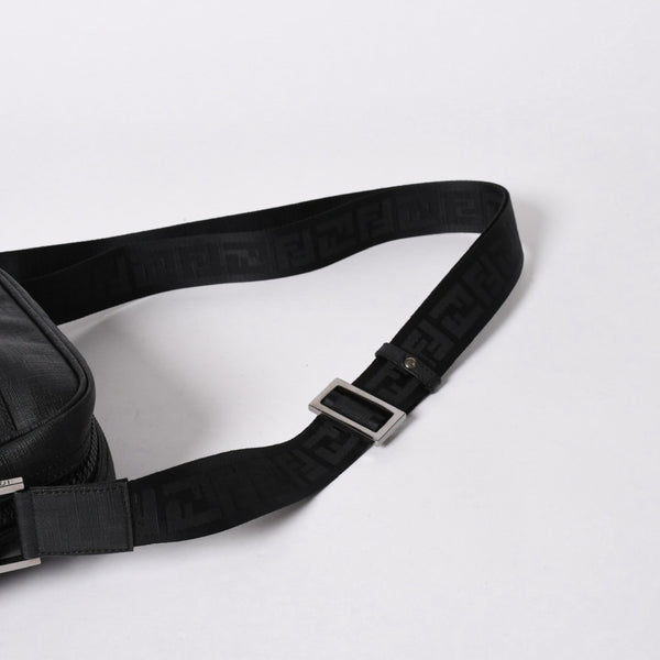 極美品 FENDI フェンディ ズッカ FFロゴ クロスボディ ショルダーバッグ 7VA232 PVC ブラック ブラックメタル金具 中古 4a006498