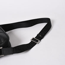 Load the image into the gallery viewer. 極美品 FENDI フェンディ ズッカ FFロゴ クロスボディ ショルダーバッグ 7VA232 PVC ブラック ブラックメタル金具 中古 4a006498