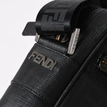 Load the image into the gallery viewer. 極美品 FENDI フェンディ ズッカ FFロゴ クロスボディ ショルダーバッグ 7VA232 PVC ブラック ブラックメタル金具 中古 4a006498