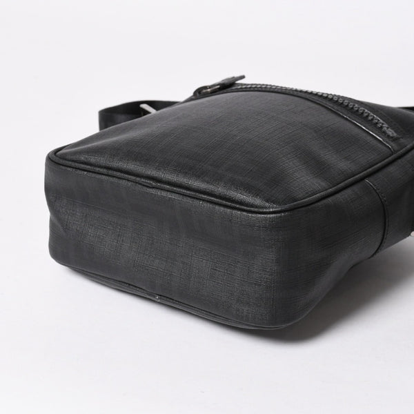 極美品 FENDI フェンディ ズッカ FFロゴ クロスボディ ショルダーバッグ 7VA232 PVC ブラック ブラックメタル金具 中古 4a006498