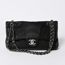 将图片加载到图库查看器中。 極美品 CHANEL シャネル フレンチリビエラ パンチング Sフラップ Sチェーンチェーンショルダーバッグ ブラック カーフ ココマーク シルバー金具 シリアル不鮮明 中古 4a006451