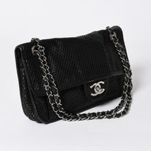 将图片加载到图库查看器中。 極美品 CHANEL シャネル フレンチリビエラ パンチング Sフラップ Sチェーンチェーンショルダーバッグ ブラック カーフ ココマーク シルバー金具 シリアル不鮮明 中古 4a006451