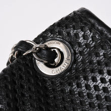 将图片加载到图库查看器中。 極美品 CHANEL シャネル フレンチリビエラ パンチング Sフラップ Sチェーンチェーンショルダーバッグ ブラック カーフ ココマーク シルバー金具 シリアル不鮮明 中古 4a006451