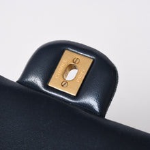 将图片加载到图库查看器中。 新品同様品 CHANEL シャネル ミニマトラッセ20 ココマーク グラデーション デニム チェーンショルダーバッグ ショルダーバッグ ランダム番台 ブルー 中古 4a006403