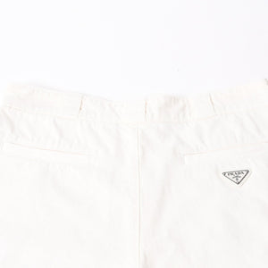 極美品 PRADA プラダ ホワイトデニム バミューダショーツ GEP404 ハーフショーツ ハーフパンツ メタルプレート Mサイズ シルバー金具 中古 4a006362