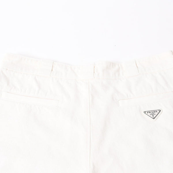 極美品 PRADA プラダ ホワイトデニム バミューダショーツ GEP404 ハーフショーツ ハーフパンツ メタルプレート Mサイズ シルバー金具 中古 4a006362