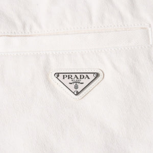 極美品 PRADA プラダ ホワイトデニム バミューダショーツ GEP404 ハーフショーツ ハーフパンツ メタルプレート Mサイズ シルバー金具 中古 4a006362