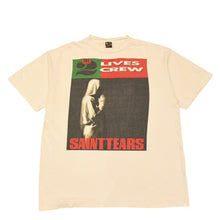 将图片加载到图库查看器中。 SAINT Mxxxxxx セントマイケル × デニムティアーズ LIVES CREW TEE セイントティアーズ SM-YS8-0000-C01 ホワイト XLサイズ ヴィンテージ加工 美品 中古 4a006549