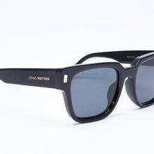 Load the image into the gallery viewer. 極美品 LOUIS VUITTON ルイヴィトン サングラス アイウェア エスケイプ スクエア Z1496E ブラック サイズ53◻︎22 中古 4a006542