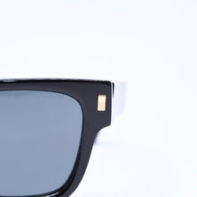 Load the image into the gallery viewer. 極美品 LOUIS VUITTON ルイヴィトン サングラス アイウェア エスケイプ スクエア Z1496E ブラック サイズ53◻︎22 中古 4a006542